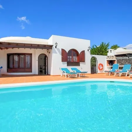 Puerto Del Carmen Sleeps 7 Pool Air Con Wifi Вилла